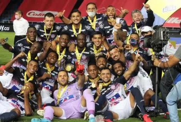 A pesar de tener un buen promedio de altura en sus zagueros, el elenco rojiblanco no marca casi goles por vía de la pelota quieta.