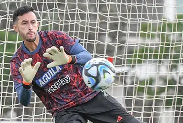 Ante la ausencia por lesión de David Ospina, el técnico argentino está en la búsqueda de definir el portero titular.