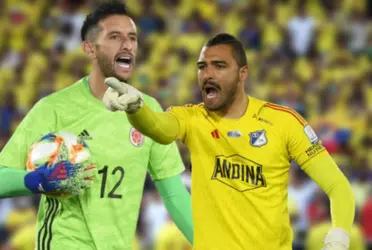 El arquero del Atlas de México le saca ventaja en algo al golero de Millonarios.