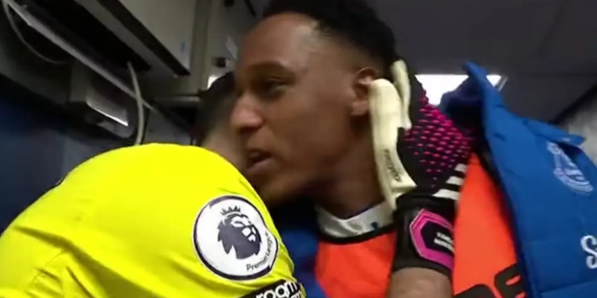 El central colombiano y el guardameta protagonizaron un encuentro en el túnel del Goodison Park