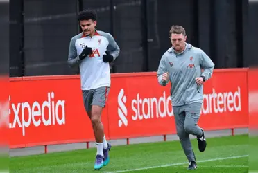 El colombiano ya dejó los trabajos regenerativos del gimansio y pasó a entrenar diferenciado en los campos de fúutbol.