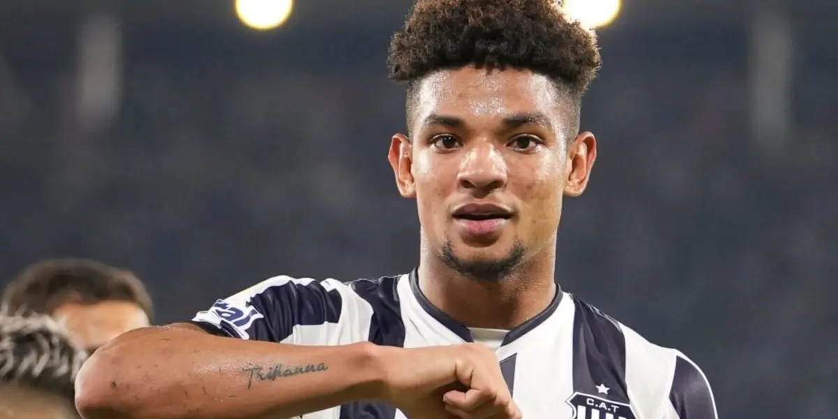 El duelo contó con la presencia de otros jugadores colombianos en la cancha.