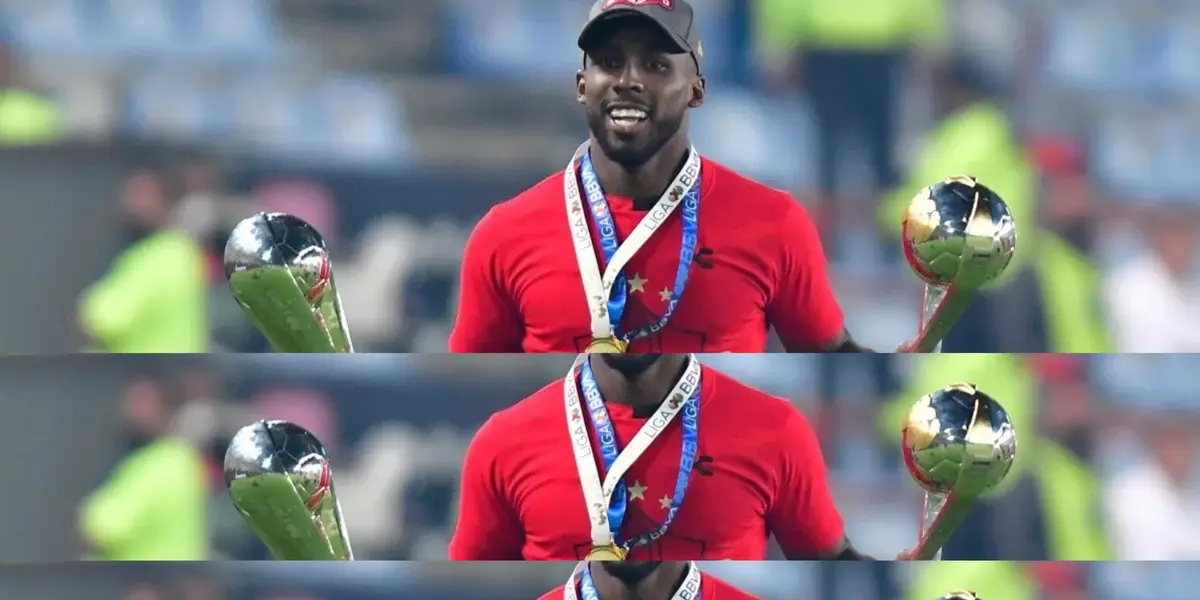 El entrenador Benjamín Mora elogió al delantero colombiano de gran presente goleador.