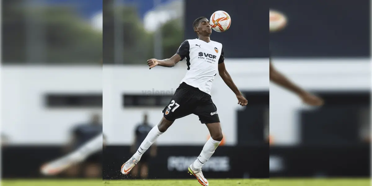 El jugador, de 18 años, nació en España, pero sus padres son colombianos.