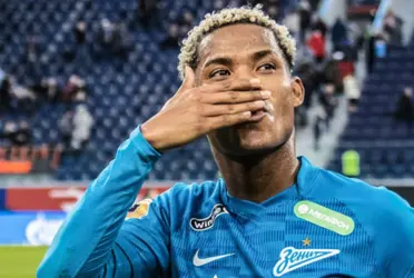 El mismo club italiano espera varios fichajes con experiencia, entre ellos el español Aaron Martin y un jugador proveniente del Mainz de la Bundesliga.