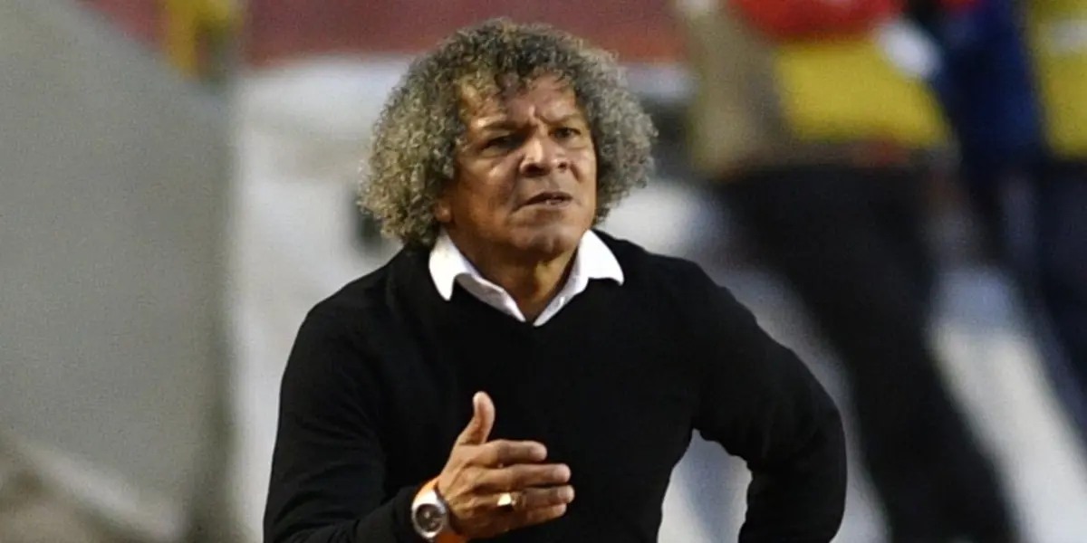 El segundo tiempo de la victoria Millonarios sobre Peñarol se dio en unas condiciones totalmente atípicas debido al impacto de la lluvia sobre el gramado del Campín.