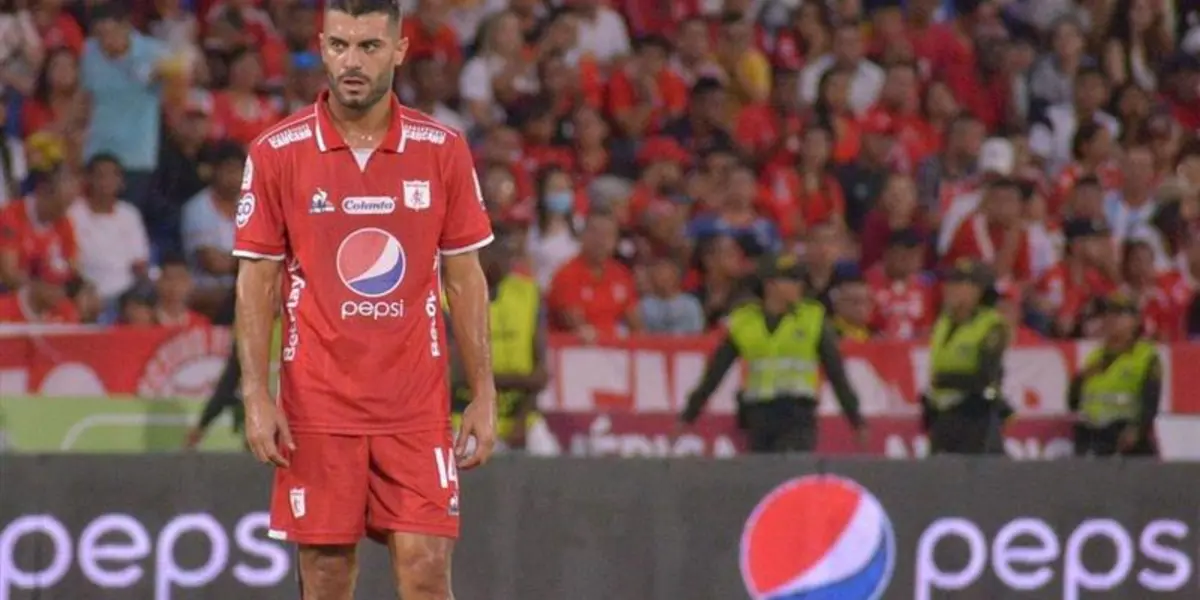 El volante del América de Cali sufrió una grave lesión producto de una entrada del defensor de Nacional.