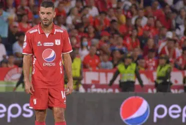 El volante del América de Cali sufrió una grave lesión producto de una entrada del defensor de Nacional.