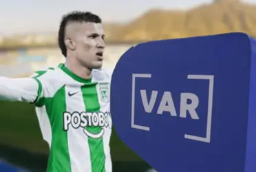 El volante del ‘Verde’ cometió un penal que el VAR no pasó por alto.