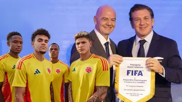 Jugaores de la Selección Colombia con la nueva camiseta