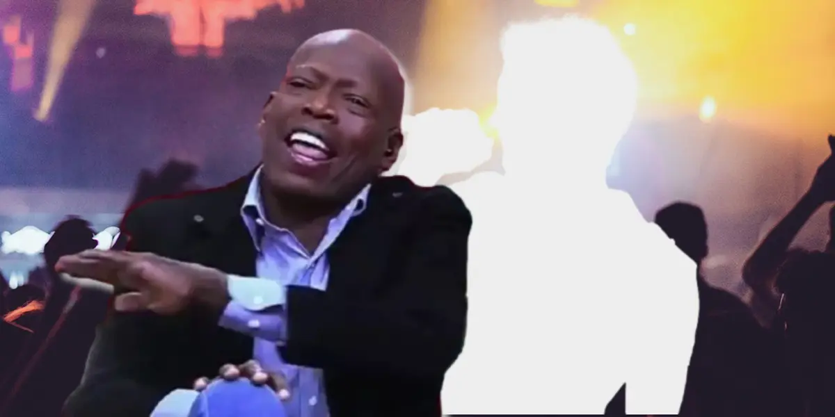 La famosa actriz de la industria para adultos apoya a un artista durante un momento difícil.