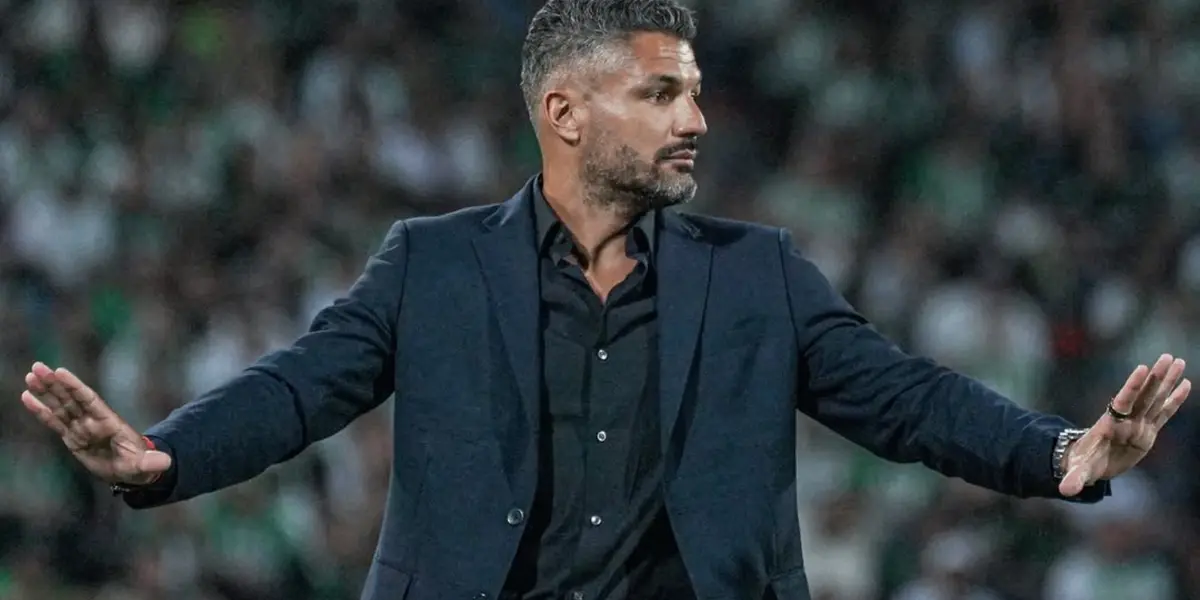 ¡Se hizo esperar, pero llegó! Gandolfi levanta su primer trofeo como entrenador. Foto: Instagram