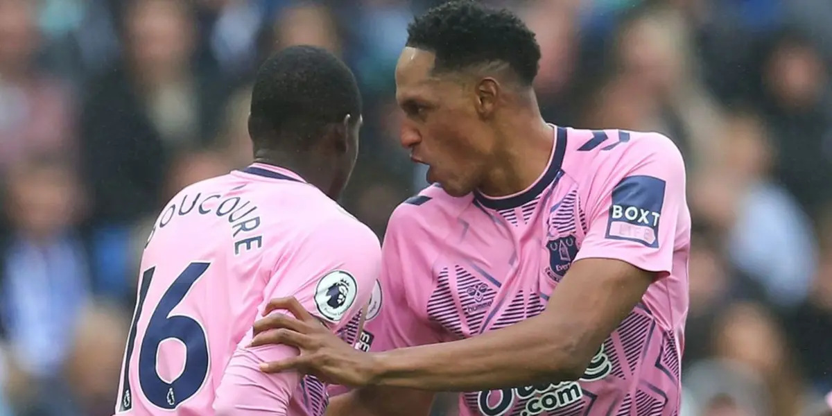 Según informes de Football Insider, el equipo inglés habría planteado una propuesta al colombiano para renovar su contrato.