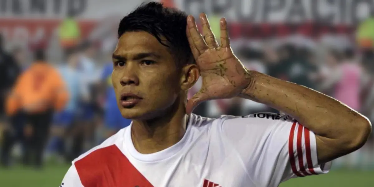 Un delantero colombiano está despertando odios y amores en el fútbol argentino, así como lo hacía el barraquillero.